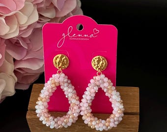 Beige and rose-colored faceted pearl statement earrings