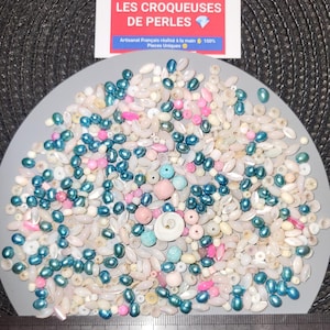 Mix of very small natural pearls, mother-of-pearl and vintage shells 70gr