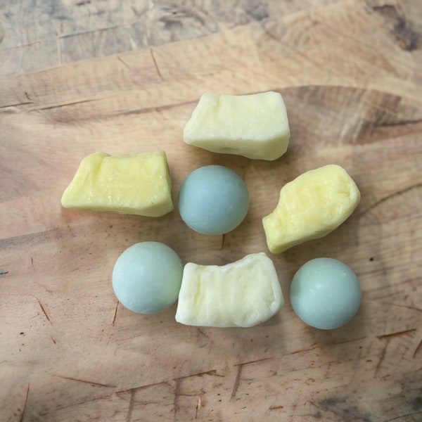 Pineapple Dream Wax Melts | Pineapple and Herbs | Realistic Pineapples | Strong Scented Wax Melts | 100% Soy Wax | Handmade Wax Melts