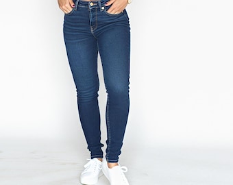 Chic High-Waisted Skinny Jeans - Classic Dark Wash Denim, Figure-Flattering Stretch Fit, Everyday Essential