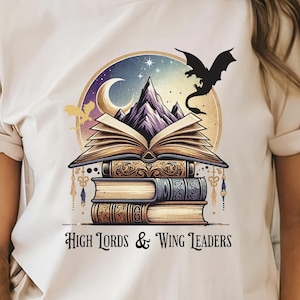 Alti Signori e Capi Ala Png, Design maglietta libresco, Adesivo libresco Png, Amante dei libri alla moda, Regalo per amanti dei libri, Lettore fantasy Png, TBR