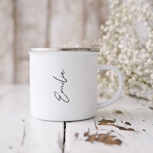 Gepersonaliseerde witte koffie-emaille mok minimalistisch met uw naam, uw eigen mok voor koffieliefhebbers