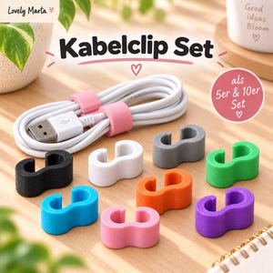 Op de afbeelding: Een set S-vormige kabelclips in diverse kleuren, waaronder zwart, wit, grijs, groen, blauw, oranje, paars en roze. Een witte USB-kabel is opgerold en vastgezet met twee roze clips. De tekst Kabelclip Set en als 5er & 10er Set is aanwezig.