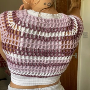 Modèle de t-shirt bébé basique au crochet pour débutants image 9