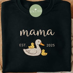 Duck Mom and Baby Embroidered Sweatshirt, Custom Date Mother&#39;s Day Gift for, Personalized Birthday Gift for Mom, Duck Lover Gift, Mom Est