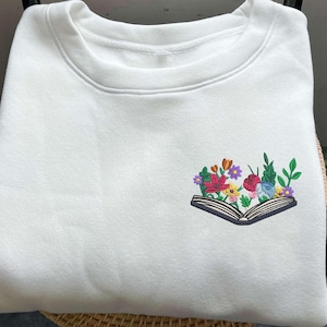 Floral Books Sweatshirt, Bookish Sweater, Book Readers Gift, Reading Sweatshirt, Bookish Shirt, Teacher gift, Booktrovert gift