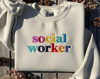ソーシャルワーカー刺繍入りシャツ セラピスト カウンセラー 学校 ソーシャルワーク 卒業式 快適カラー Tシャツ メンタルヘルスサポート 花柄