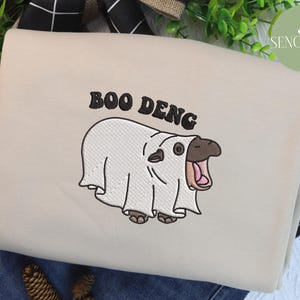 Schattige baby nijlpaard Moo Deng springkussen in Thais nijlpaard geborduurd sweatshirt, nijlpaardliefhebbers, pygmee nijlpaard Moo Deng shirt, grappig nijlpaard T-shirt