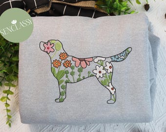 Felpa personalizzata con ricamo raffigurante un Labrador Retriever, Labrador Retriever con fiori di campo, regalo floreale per gli amanti dei cani, maglietta per mamme di Labrador, Labrador nero