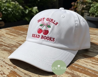 Hete meisjes lezen boeken kersen geborduurde hoed, leesgrage baseballpet, leesliefhebber cadeau voor haar, aangepaste boek nerd hoed, grappige lezer trendy hoed