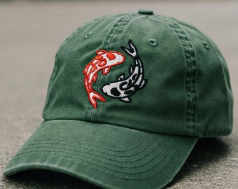 Gorra de papá lavada bordada con pez koi Yin Yang, regalo para papá, regalo para amantes de los peces, gorra de papá personalizada, gorra de moda, gorra de béisbol bordada para papá