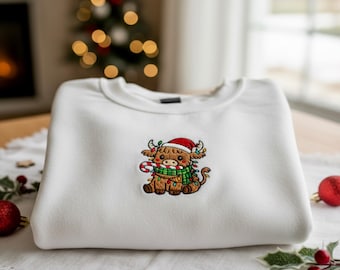 Sudadera navideña bordada con vaca, suéter navideño de vaca de las Tierras Altas, acogedor jersey navideño de granja, regalo para amantes de las vacas, camisa navideña del oeste