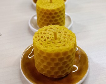 100% natural hand-rolled beeswax candles (Size 3cm high)