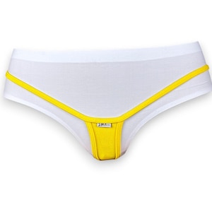 Può includere: Intimo bianco con bordino giallo e una piccola etichetta gialla che dice "Jifflebum".