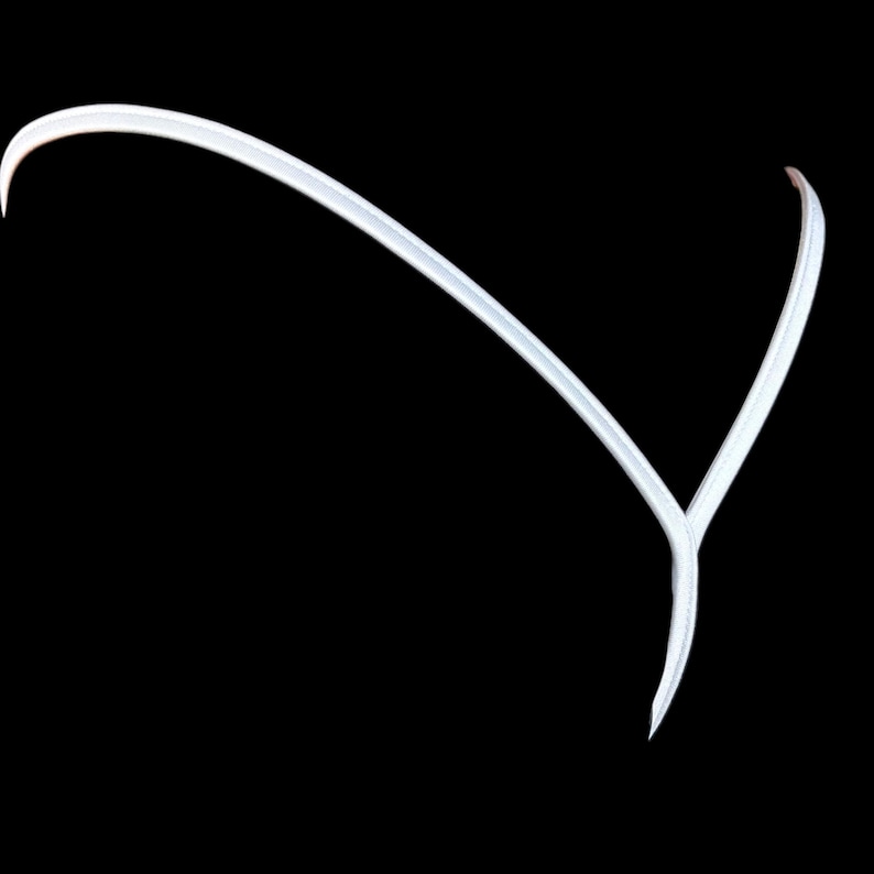 Puede incluir: Un juego de tres tazas de cer&aacute;mica con un acabado mate moteado. Las tazas son de color crema, gris claro y gris oscuro. Cada taza tiene un dise&ntilde;o simple y minimalista y un asa redondeada.