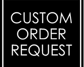 Op de afbeelding: Een zwart vierkant met een witte rand. De tekst "CUSTOM ORDER REQUEST" is in het wit weergegeven, met een schreefloze lettertype. De woorden zijn gestapeld, gecentreerd en gelijkmatig verdeeld.
