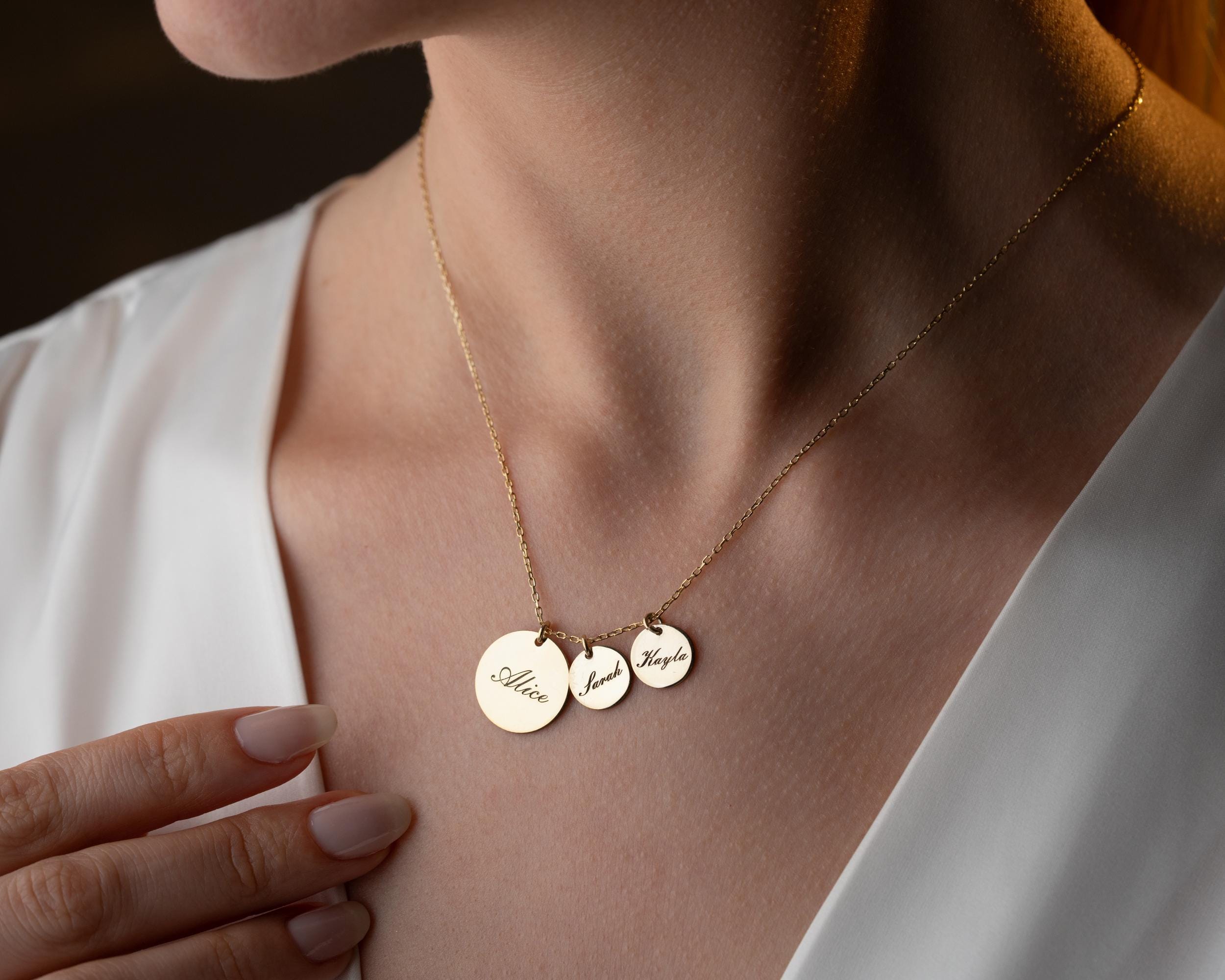 ゴールドイニシャルコインネックレス レディース 上品なレイヤードパーソナライズレターネックレス 名前ジュエリー ガールフレンドギフト K18「 イニシャルコイン」ネックレス｜【オレフィーチェ】Orefice オンラインショップ