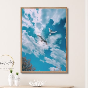 Póster enmarcado de madera de papel mate premium de pájaros voladores del cielo azul, arte de pared, decoración de pared de pájaros blancos elevados