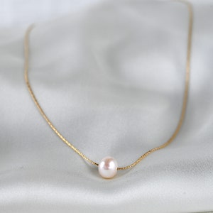 Single Floating Pearl Necklace | Dainty Pearl Choker | Pearl and Gold Necklace | Freshwater Pearl | Bridesmaids Gifts | Gifts for Her