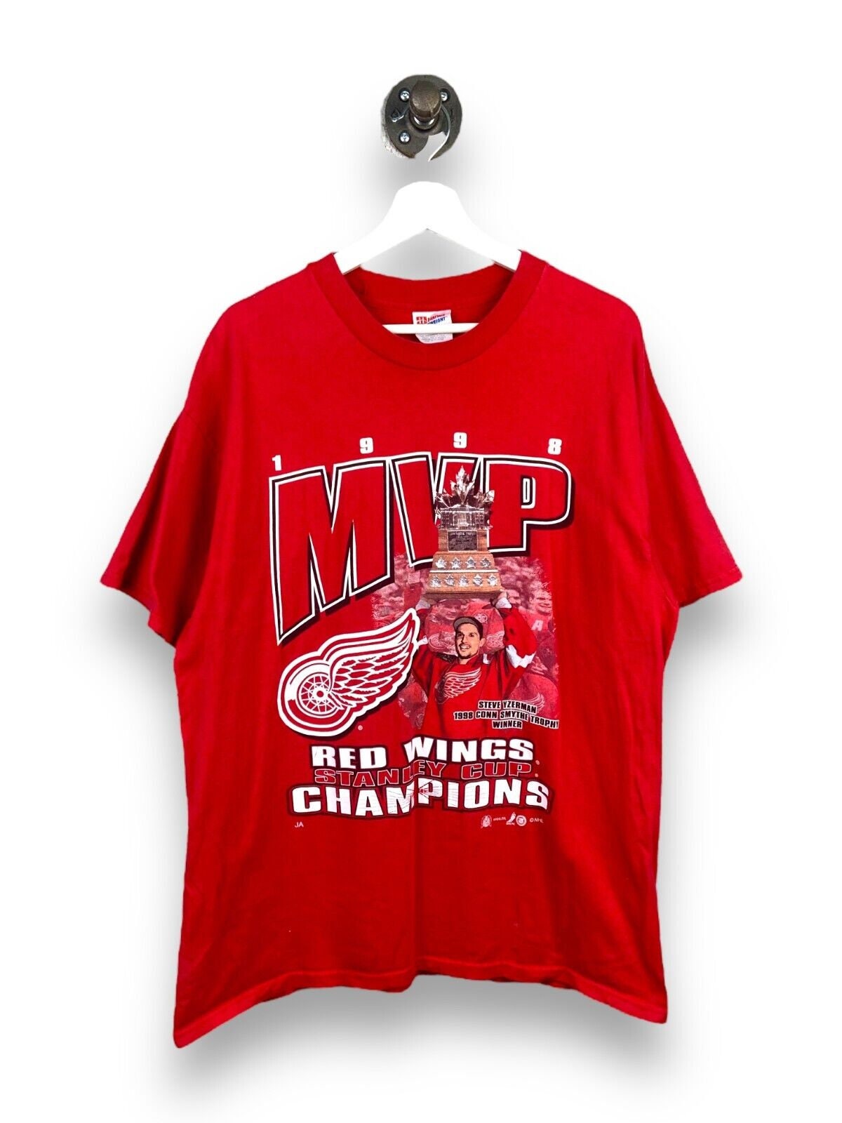 Detroit Red Wings T-Shirt Yzerman 1998 NHL Champions - Tarks Tees