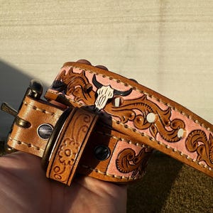 Collare per cani personalizzato, collare per cani western in pelle pieno fiore lavorato a mano, collare in pelle floreale personalizzato, collare per cani con teschio di mucca e motivo floreale