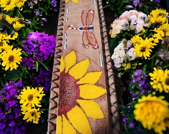 Collar de cuero para perro hecho a mano: Girasoles y libélula personalizados