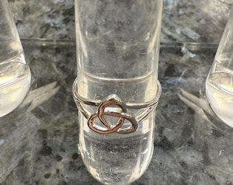 Anel Trinity com nó celta em prata esterlina - Tamanho 7,5