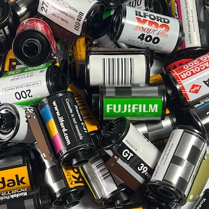 DIY プロジェクト用の空の 35 mm フィルム カートリッジ 10 個 | ビンテージ カメラ用品 | 35 mm フィルム キャニスター | クリエイティブ クラフト & 写真アクセサリー