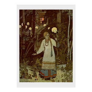 Puede incluir: Una mujer con un vestido blanco con estampado floral camina por un bosque oscuro. Lleva un cráneo brillante en la mano. El bosque está lleno de cráneos brillantes colgando de los árboles.