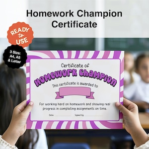 Może przedstawiać: Różowo-biały certyfikat z ozdobną ramką w kształcie spirali. Tekst "Certyfikat Mistrza Odrabiania Lekcji" jest napisany różową i białą czcionką. Certyfikat jest przyznawany osobie, która ciężko pracuje nad odrabianiem lekcji i wykazuje postępy w realizacji zadań w terminie.