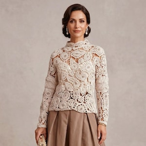 Blusa irlandesa de crochet con cuello alto, top de encaje plateado para mujer, suéter de merino para boda, regalo para la madre de la novia, moda sostenible - Tejido a mano en la UE