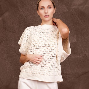 Camicetta estiva bianca all&#39;uncinetto, top corto in pizzo di cotone fatto a mano, gilet trasparente senza maniche in stile boho, gilet da donna lavorato a mano, maglieria di base minimalista
