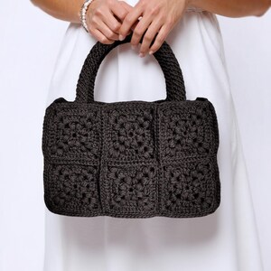 Sac à main floral au crochet | fourre-tout minimaliste en tricot | Sac à bandoulière classique à motif carré - fait main, couleur personnalisée, mélange de coton