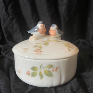 Vintage Porcelain Trinket Box with Bluebird Lid – Mid‑Century Vanity Keepsake