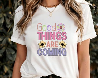 Camiseta "Good Things Are Coming", camiseta con cita motivacional positiva, ropa inspiradora de esperanza, camiseta con creencia en el futuro que eleva el ánimo, regalo empoderador