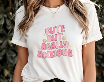 Camiseta linda pero muy ansiosa, camiseta con cita divertida sobre salud mental, ropa peculiar para concientizar sobre la ansiedad, idea de regalo para el cuidado personal