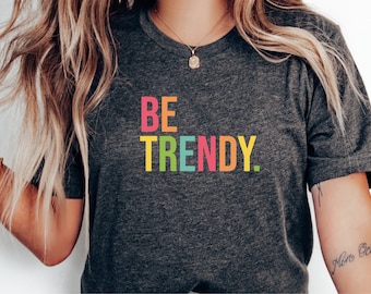 BE TRENDY T-shirt, fashion forward grafisch shirt, unisex stijlvolle unieke vibes top, comfortabel T-shirt, statement kleding, cool cadeau idee