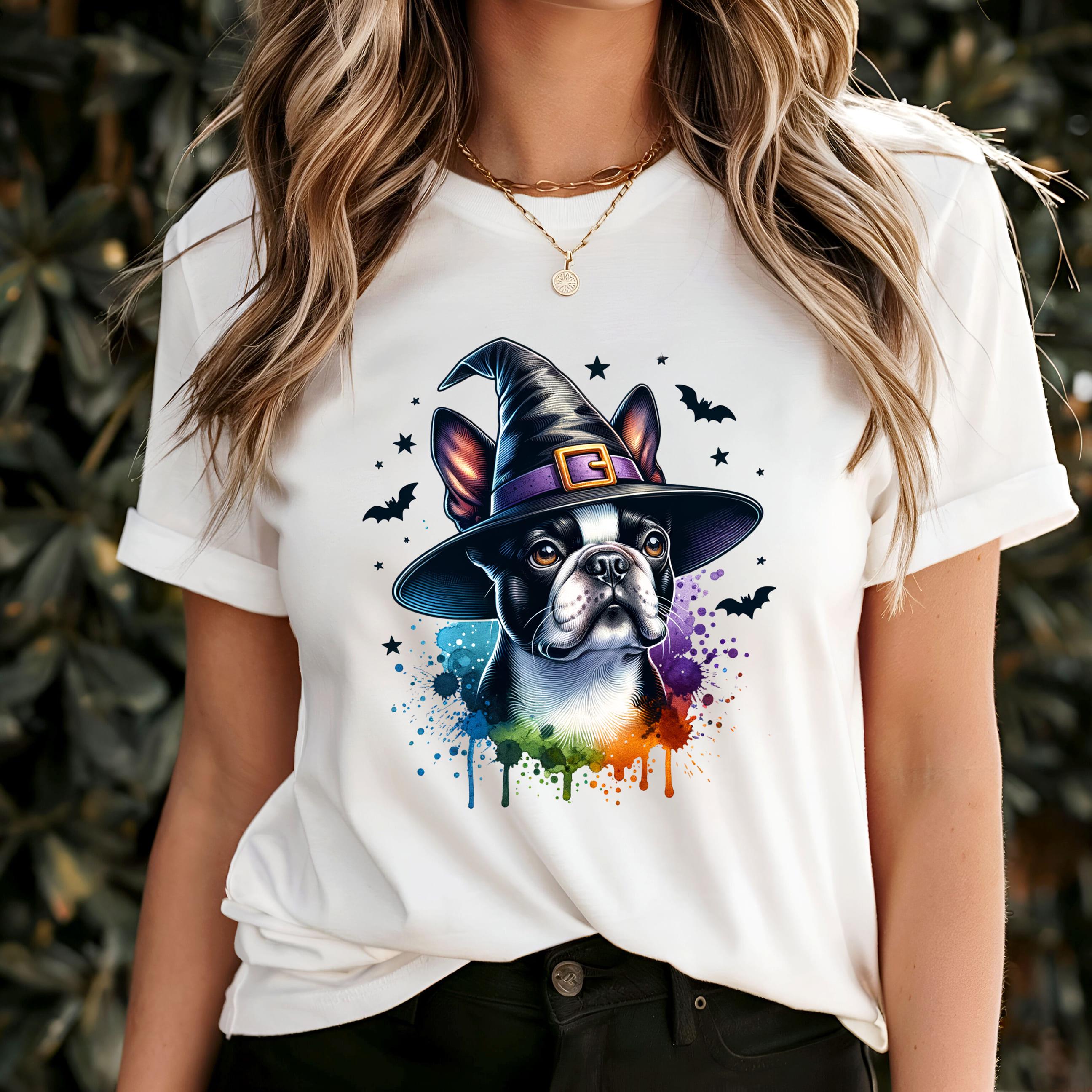 ボストンテリアの魔女帽子とコウモリのTシャツ、不気味な犬の 