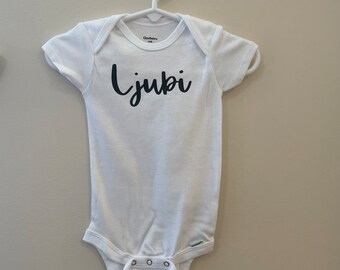 Croatian Ljubi *Kisses* onesie for babies
