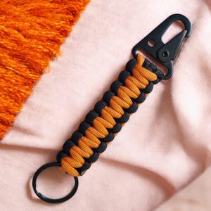 Handmade paracord keychain, Multi-color durable rope keychain, Paracord rope keychain, Keychain made in France