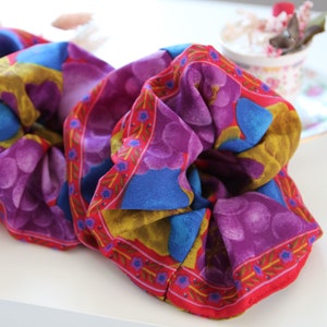 Chouchou grape pattern, vintage, gift idea, upcycling / scrunchie with grape pattern, present idea