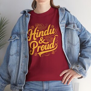 Regalo de camiseta hindú y orgullosa. Regalo hindú. Regalo para sacerdotes. Ropa espiritual. Indumentaria cultural. Ropas etnicas. Camisa de yoga. Camisa del templo hindú. imagen 7