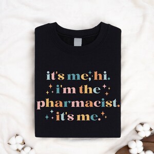 It's Me Hi I'm the Pharmacist It's Me, Pharmacist Shirt, Pharmacology School Grad TShirt,Pharmacology Student Graduation Tee,Pharmacist Gift