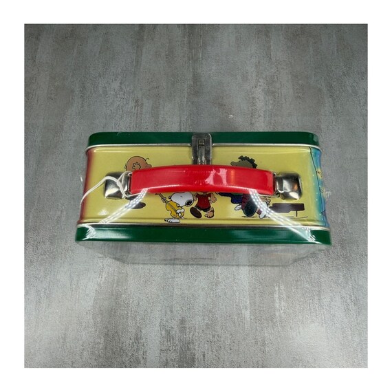 Hallmark A Charlie Brown Christmas Peanuts Tin Lunch Box Limited Edition QHM8819 View 4