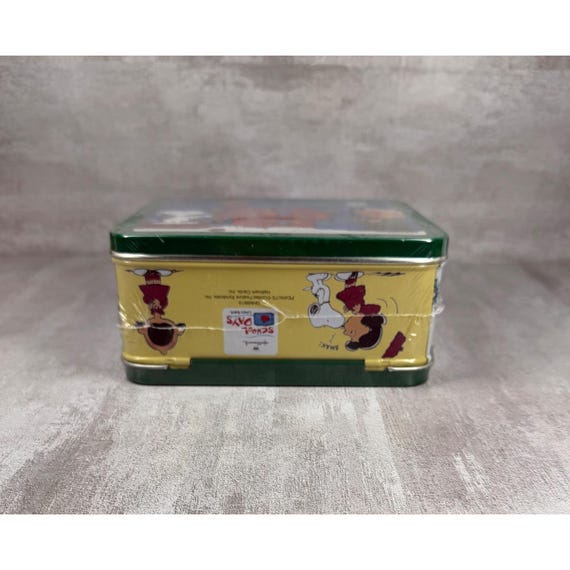 Hallmark A Charlie Brown Christmas Peanuts Tin Lunch Box Limited Edition QHM8819 View 3