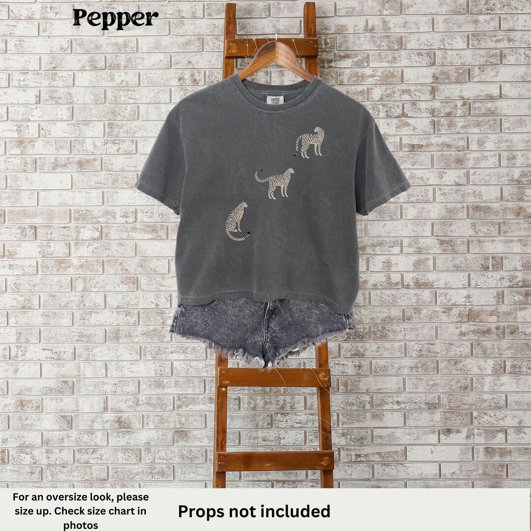 Retro White Cheetah Boxy Shirt, Retro Big Cats Tshirt Gift, Retro White