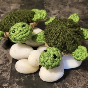 Mama and baby turtle (loom knit pattern)