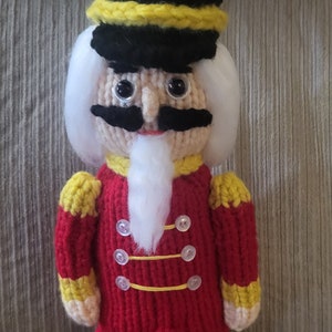 Nutcracker loom knit pattern