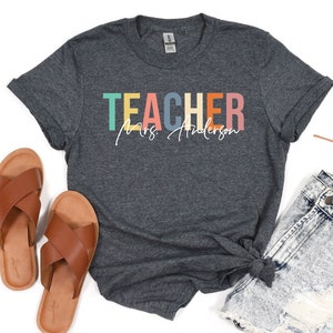 Camisas de maestro personalizadas, camisa de maestro personalizada, camiseta de maestro con nombre personalizado, camiseta de señora maestra, camisa de regreso a la escuela