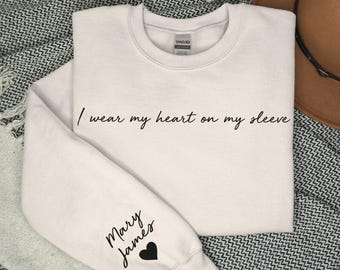 Sudadera "Llevo mi corazón en la manga", sudadera personalizada para mamá con el nombre de su hijo en la manga, sudadera para el Día de la Madre, regalo para mamá primeriza